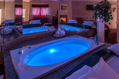 hotel near me with jacuzzis